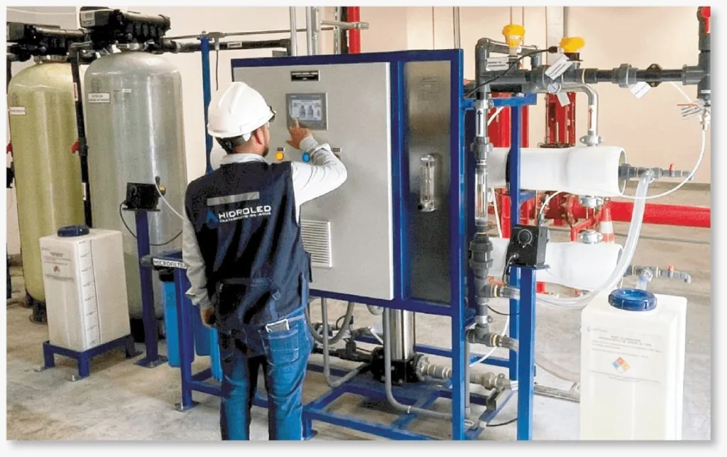 Equipo y personal de tratamiento de agua Hidroblack