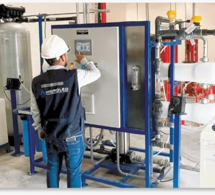 Equipo y personal de tratamiento de agua Hidroblack